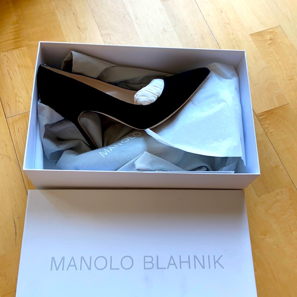 BNWT Manolo Blahnik black suede pump 105mm